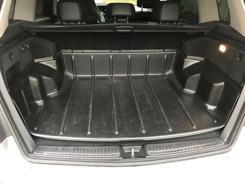 MERCEDES GLK PIEZA INSERTADA PARA DE MALETERO CARGO  