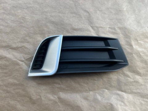 РЕШІТКА БАМПЕРА ПРАВА AUDI A3 8V РЕСТАЙЛ СЕДАН 8V5807682P 
