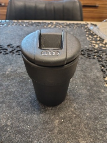 AUDI Q3 83A БАРДАЧОК ЧАШКА ПОПЫЛЬНИЧКА 83A857951 ЧОРНА 
