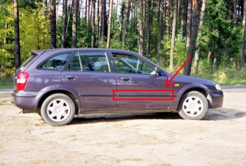 НАКЛАДКА БІЧНА ДВЕРКИ ДВЕРІ ПЕРЕДНЯ MAZDA 323F B 