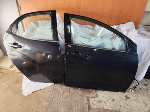 TOYOTA YARIS IV 4 DOOR RIGHT FRONT REAR BLACK 209  