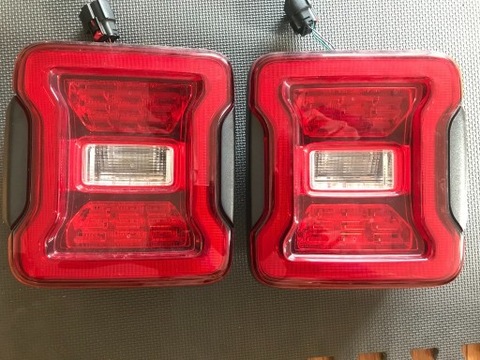 FAROS PARTE TRASERA DIODO LUMINOSO LED - JEEP JL - VERSIÓN EE.UU.  