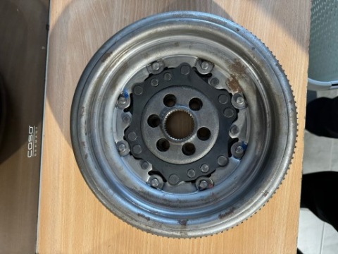 КОЛЕСО ДВОМАСОВИЙ 2.0 TDI LUK 415 0740 09 