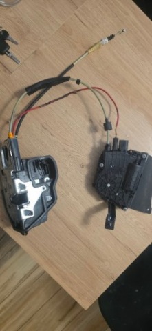 ЗАМОК ПРАВИЙ ПЕРІД BMW F06 7276544 SOFT CLOSE КРОНШТЕЙН 