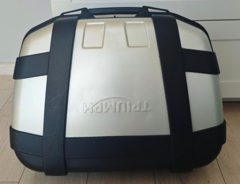 КОФР ЦЕНТРАЛЬНИЙ TRIUMPH/GIVI 52 LITRY 
