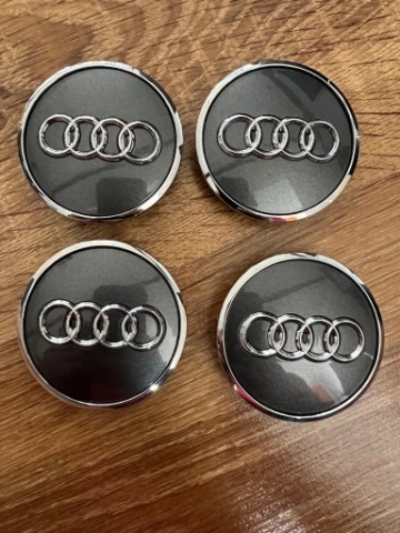 ОРИГІНАЛ КОВПАЧКИ DO ДИСКІВ AUDI 61MM СІРИЙ ГРАФІТ 4 SZT. 8W0601170 SPAIN 