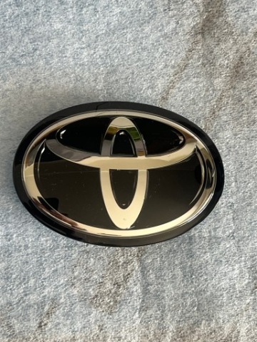 ЕМБЛЕМА РЕШІТКА РАДІАТОРА ПІД РАДАР РЕШІТКИ РАДІАТОРА TOYOTA COROLLA E21 E-21 90975-02124 