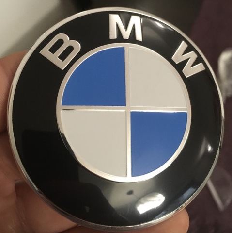 INSIGNIA BMW 74MM E46 E90 E91 E39 TAPA DE MALETERO PARTE TRASERA  