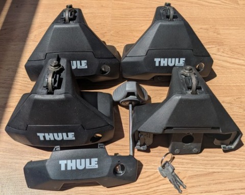 ЗАДНІ ФАРИ THULE EVO CLAMP 7105 (4 SZT.) DO GLADKIEGO ДАХУ - СТАН ДУЖЕ ХОРОШИЙ СТАН 