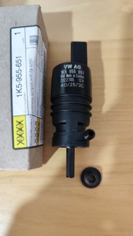 VW CC 1K5-955-651 НАСОС ОМИВАЧА ПЕРЕДНЬОЇ СКЛА 