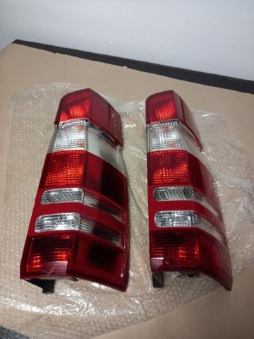 SPRINTER FARO PARTE TRASERA DERECHA 18R CON A 9068200264  