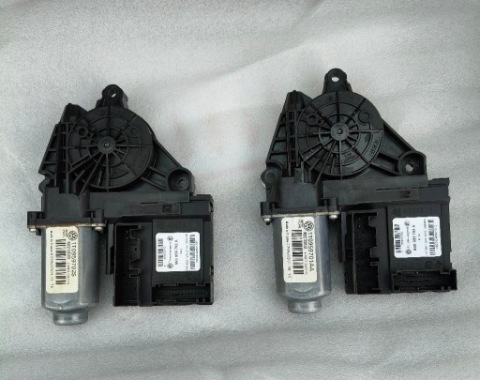 МОТОРЧИК БЛОК КЕРУВАННЯ МОДУЛЬ ПРАВИЙ 1T0959702S 5K0959792A SKODA OCTAVIA 2 FL 