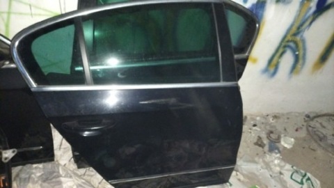 VW ПАСАТ B6 СЕДАН 06R ДВЕРІ ПРАВЕ ЗАД LC9X 