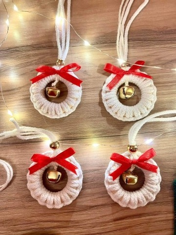 Świąteczne zawieszki z dzwoneczkiem , rękodzieło 