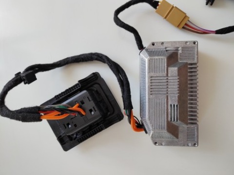ПЕРЕТВОРЮВАЧ СТРУМУ 12V-230V 3F0 907 155 