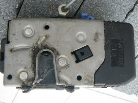 ЗАМОК ДВЕРІ ПЕРІД LEWA, RENAULT TRAFIC II, OPEL VIVARO A (8200008246) 