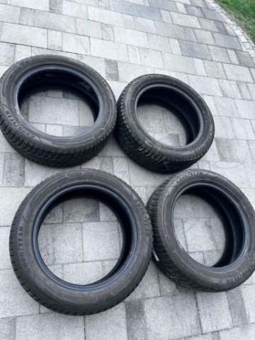 215/55R17 98V Goodyear Ultra Grip Perf +