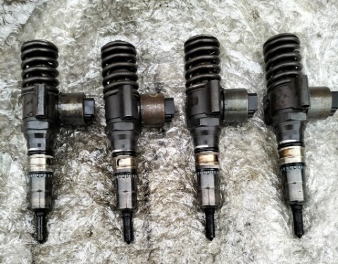 PUMP FORMS VW AUDI SEAT 2.0 TDI 03G130073G 
