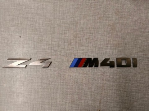 ЕМБЛЕМА КРИШКА БАГАЖНИКА ЗАД OEM BMW Z4 M40I 