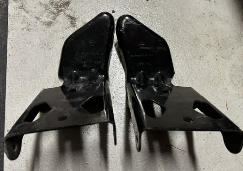 РУЧКА КРОНШТЕЙН КРЕПЛЕНИЕ ОТБОЙНИК ПЕРЕДНИЙ DODGE CHALLENGER 15+ США 68174979AA 
