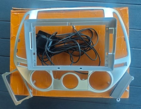 РАМКА + АНТЕНА GPS HYUNDAIA I20 (PRODUKOWANEGO W LATACH 2008–2014) 