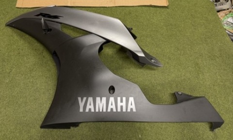 ОБТІЧНИК БІК ПЛУГ LYZWA ЛІВА YAMAHA R6 RJ15 08-15 