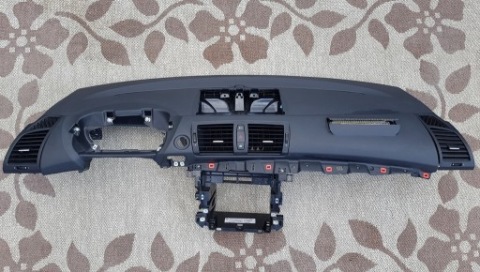 BMW E87 LCI 2010 deska rozdzielcza po wystrzale