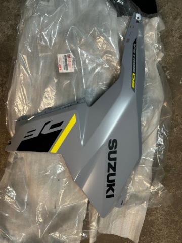 SUZUKI DL800 V-STROM 2023R ЛІВИЙ КАРТА ОБТІЧНИК 