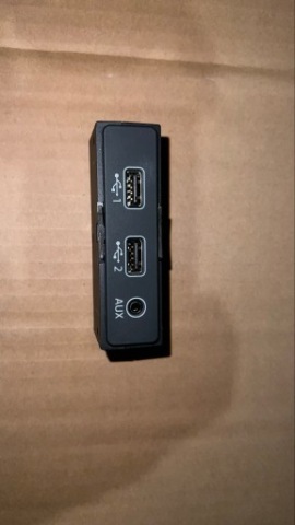 8W0.035.736 ГНІЗДО ПРИВОД USB AUX AUDI 