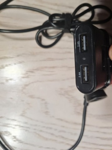 ЗАРЯДНИЙ ПРИСТРІЙ USB SAMOCHODOWA, 4 X USB , 2XUSB NA ПЕРЕДНЯ СИДІННЯ I 2 X USB 