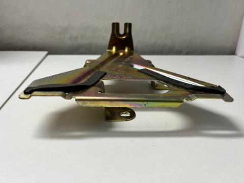 КРІПЛЕННЯ BMW E39 NR 65.12 - 8 368 216 