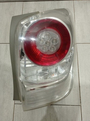 ФАРА ПРАВА ЗАДНЯ ЗАД TOYOTA VERSO РЕСТАЙЛ 09-13R ЄВРОПА 81550-0F090 