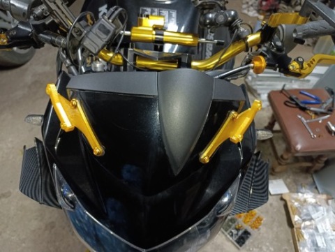 КРІПЛЕННЯ ВІТРОВИКИ DO ПРИБОРНОЇ ПАНЕЛІ KAWASAKI Z750 