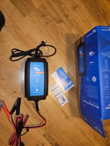 BLUE SMART CHARGER 12V 25A. IP 65. + АКСЕСУАР 