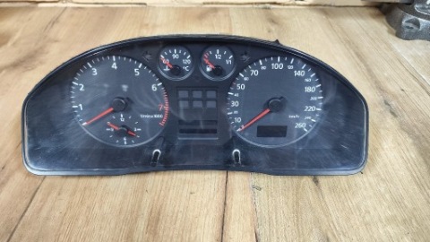 ПРИБОРНА ПАНЕЛЬ ЛІЧИЛЬНИК AUDI A4 B5 БЕНЗИН 8D0919861H 