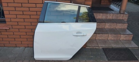 ДВЕРІ VOLVO V60 РЕСТАЙЛ ЗАД ЛІВИЙ 