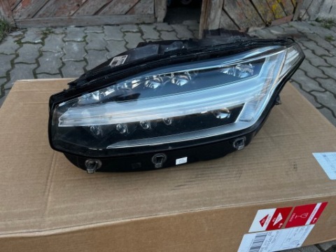 ФАРА ЛІВА XC90 ПОВНИЙ LED (СВІТЛОДІОД) ПОШКОДЖЕНИЙ 31353153 