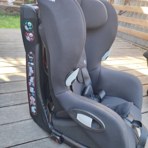 ПОВОРОТНИЙ КРІСЛО АВТО MAXI-COSI AXISS (9-18 KG) AUTHENTIC ЧОРНИЙ 