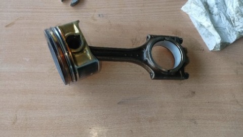 ПОРШЕНЬ ШАТУН VOLVO 2.5T 300KM 83L53 P051 