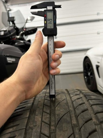ШИНИ ЛІТНІ 255/40/18 BMW 25R МАЙЖЕ НОВЕ 