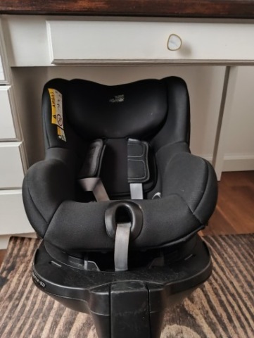 КРІСЛО BRITAX RÖMER DUALFIX M I-SIZE COSMOS ЧОРНИЙ 61-105 CM <18KG 