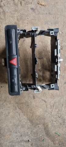 РАМКА AUDI A3 8P0858005B 
