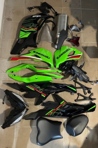 KAWASAKI ZX-4RR ZX4R 2025 ЗАПЧАСТИНИ ВІТРОВИКИ ФАРА ДЗЕРКАЛА ГЛУШНИК ВИХЛОП SETY 