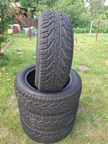 ШИНИ KORMORAN SNOW 215/55 R17 (OKOLO 100KM PRZEBIEGU) 