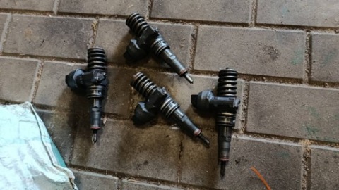 НАКОНЕЧНИКИ ВПРЫСКА КОМПЛЕКТ BOSCH 0414720216 038130073AG 1.9 TDI GOLF LEON A3 