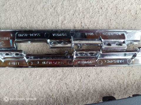 НАКЛАДКИ ХРОМ TOYOTA AVENSIS T27 РЕСТАЙЛ ДОШКА ROZDZ 55474-05110 55475-05210 