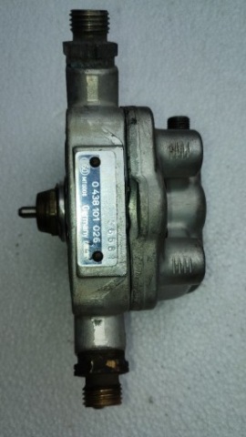 РОЗПОДІЛЮВАЧ ПАЛИВА MERCEDES 190,124, NR.0 438 101 026 