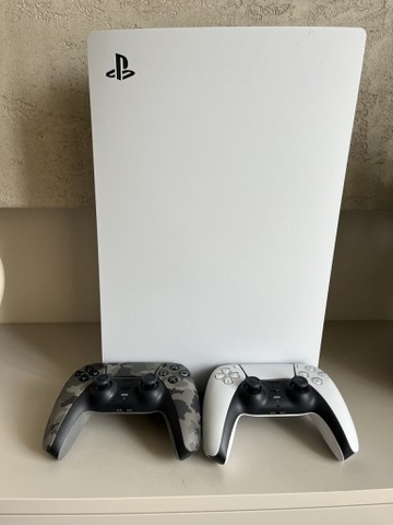 PS5 digital + 2 pady + gry