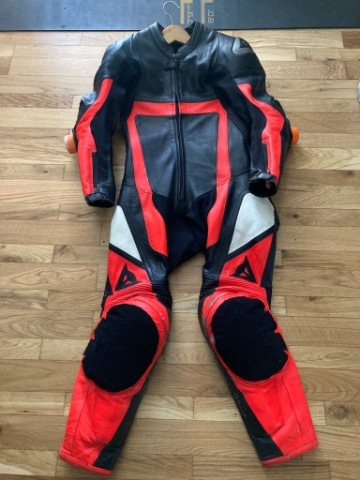КОМБІНЕЗОН МОТОЦИКЛЕТНИЙ ШКІРЯНИЙ JEDNOCZESCIOWY DAINESE GEN-Z JUNIOR 152 
