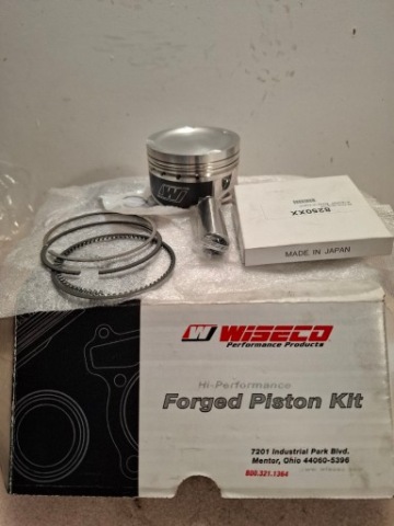 КОВАНІ ПОРШНІ WISECO VW EA113 82.50MM -10.5CC 9.25:1 ПІН 20MM 